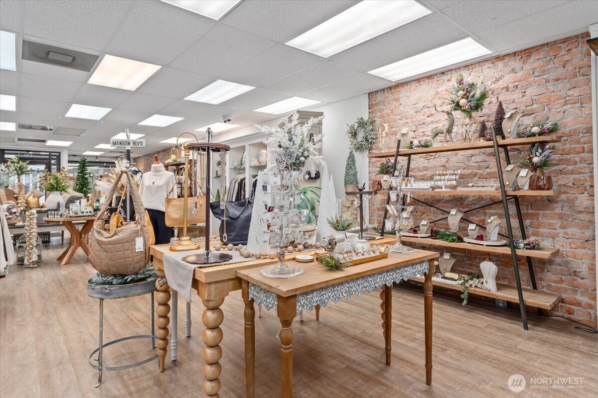 131 E Woodin Avenue Property Photo 18