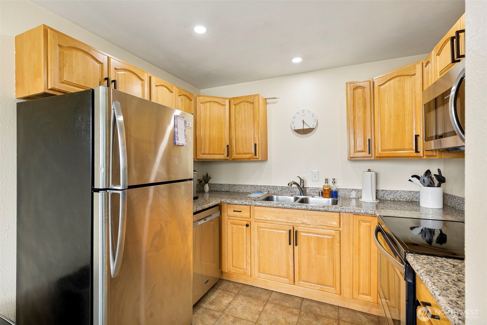 2505 2507 N Wycoff Avenue Property Photo 28