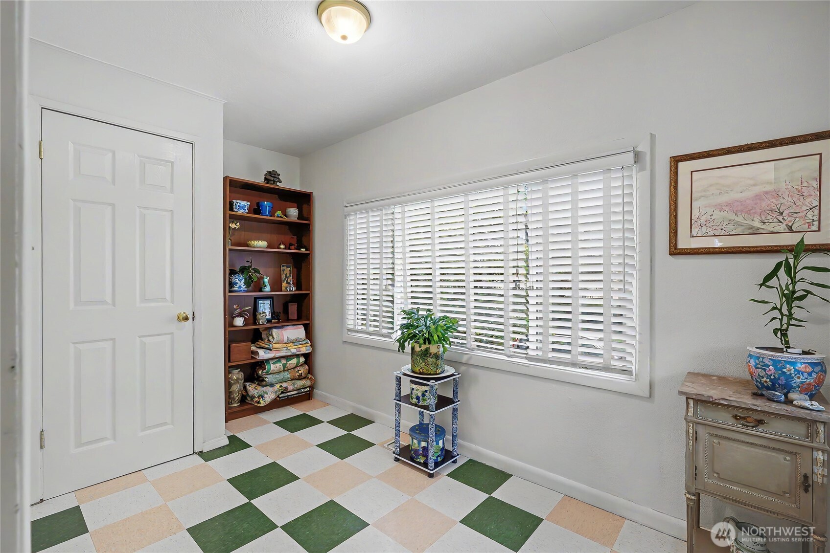 612 N Oakes Street Property Photo 5