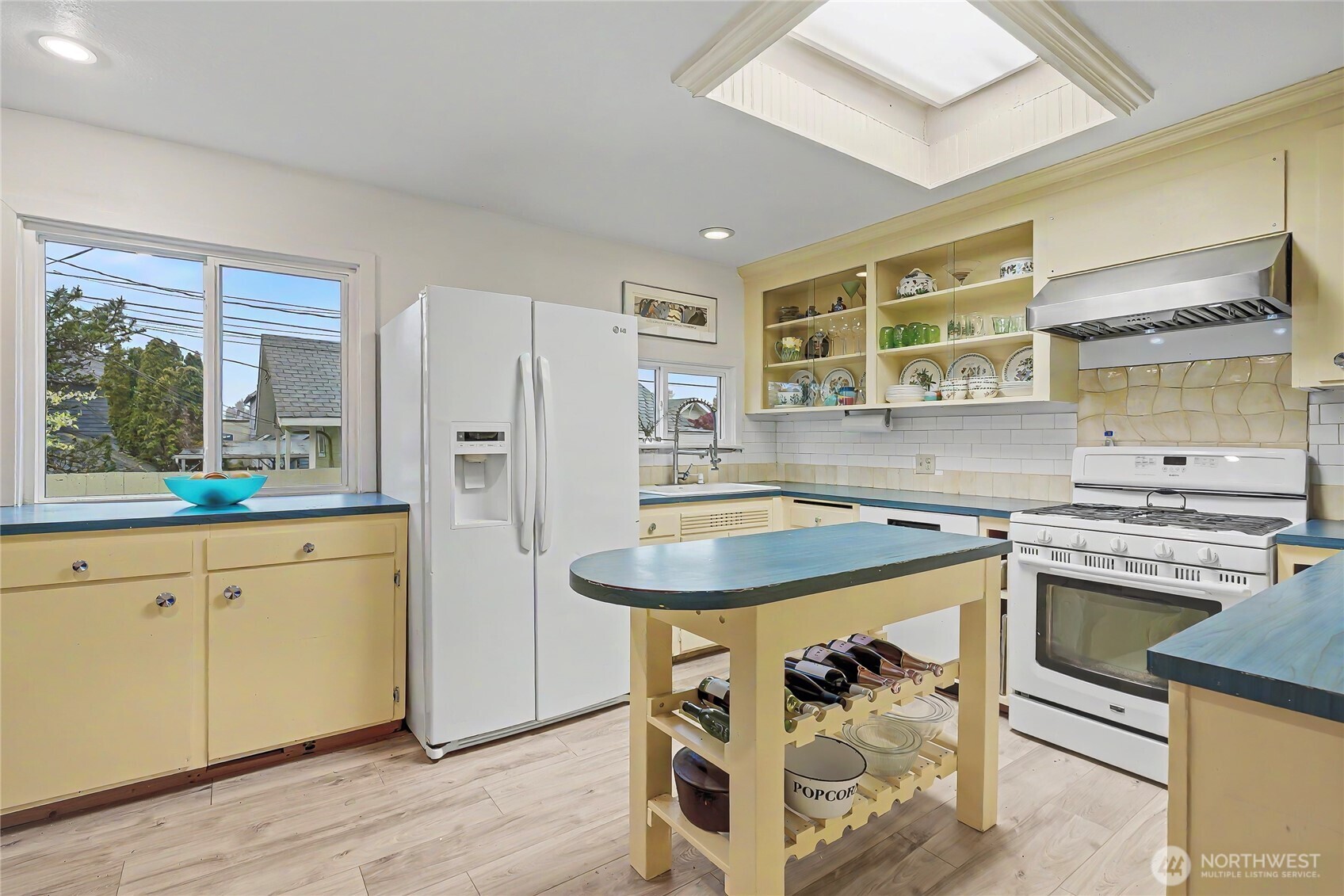 612 N Oakes Street Property Photo 9