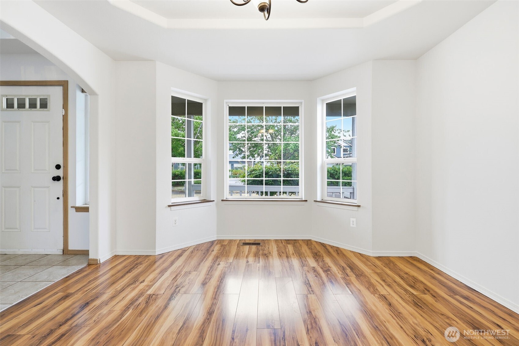 263 Hamilton Court Property Photo 6