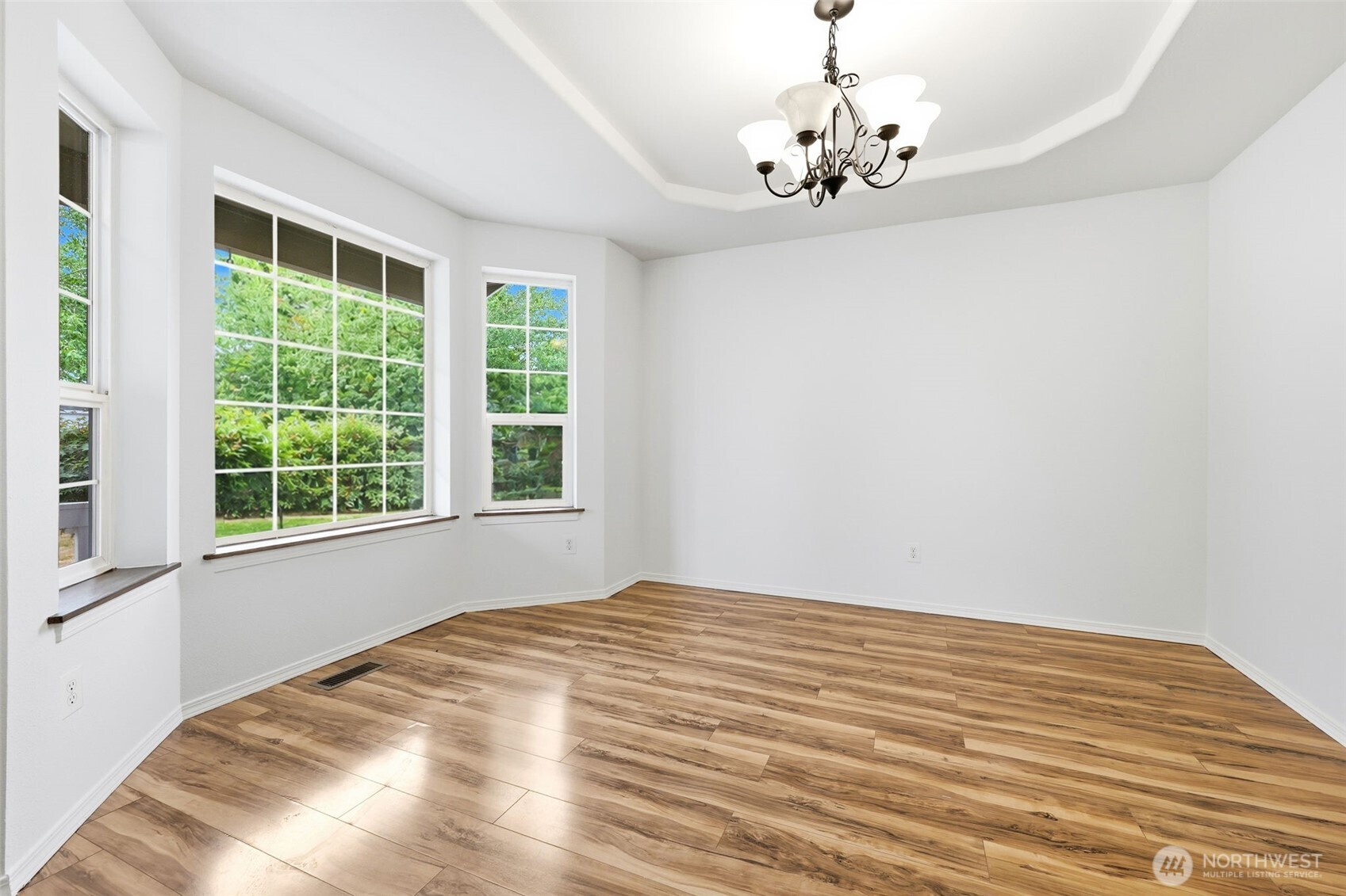263 Hamilton Court Property Photo 7