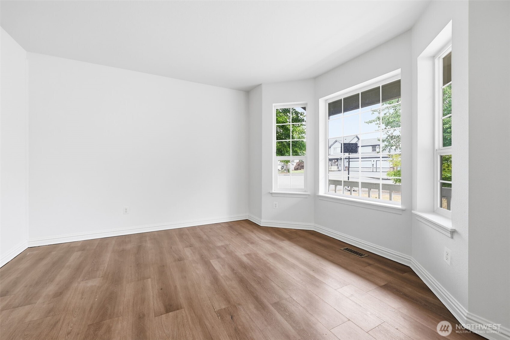 263 Hamilton Court Property Photo 8