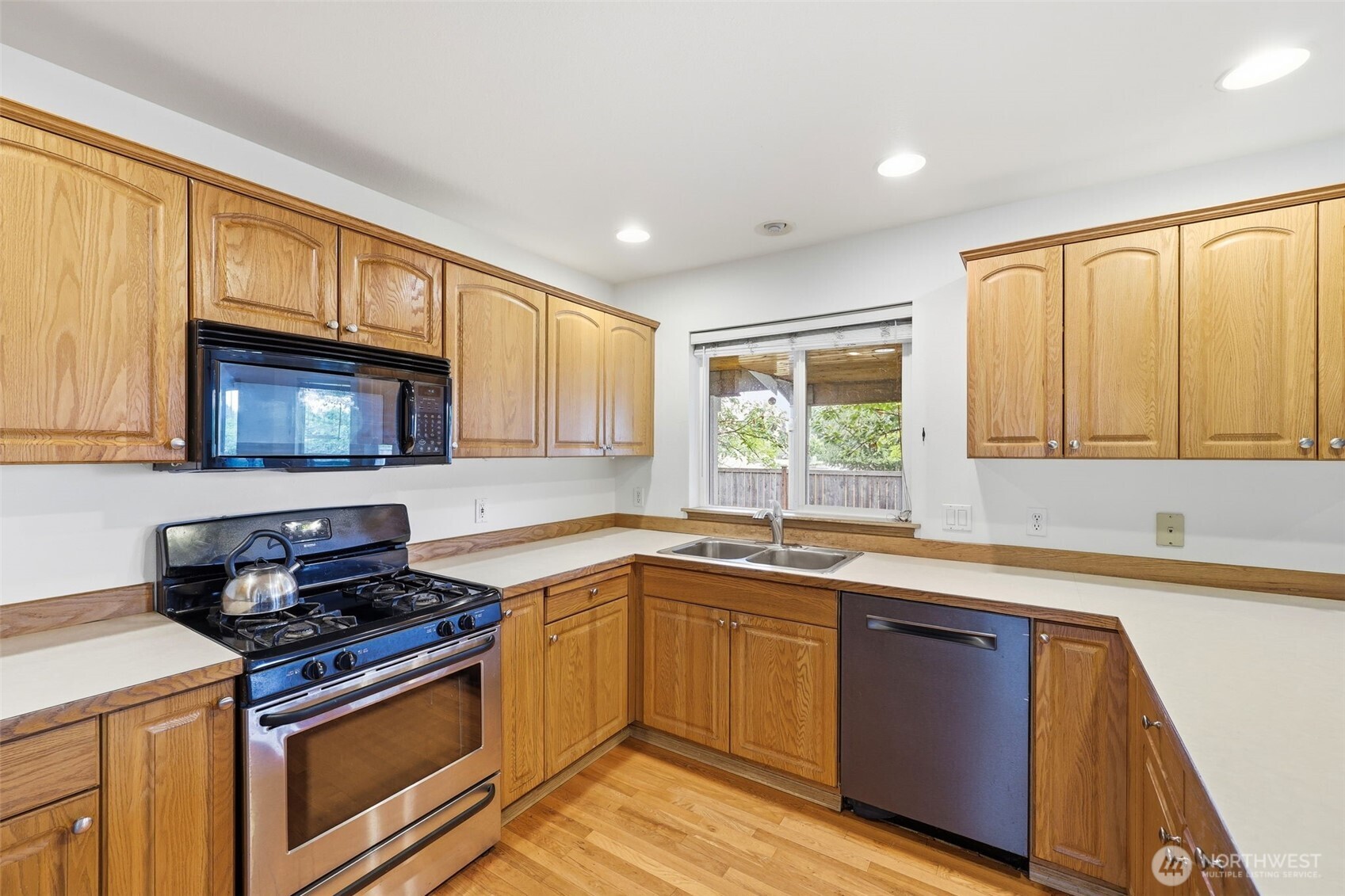263 Hamilton Court Property Photo 11