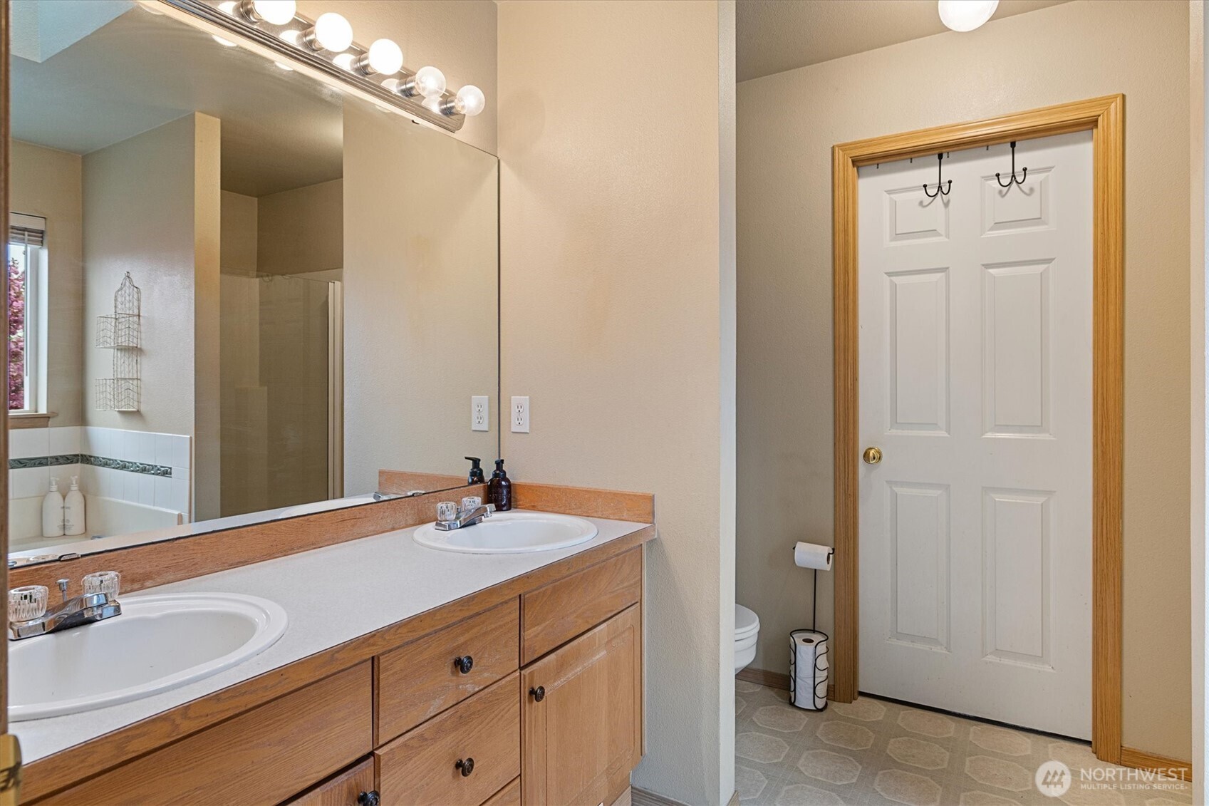 263 Hamilton Court Property Photo 21