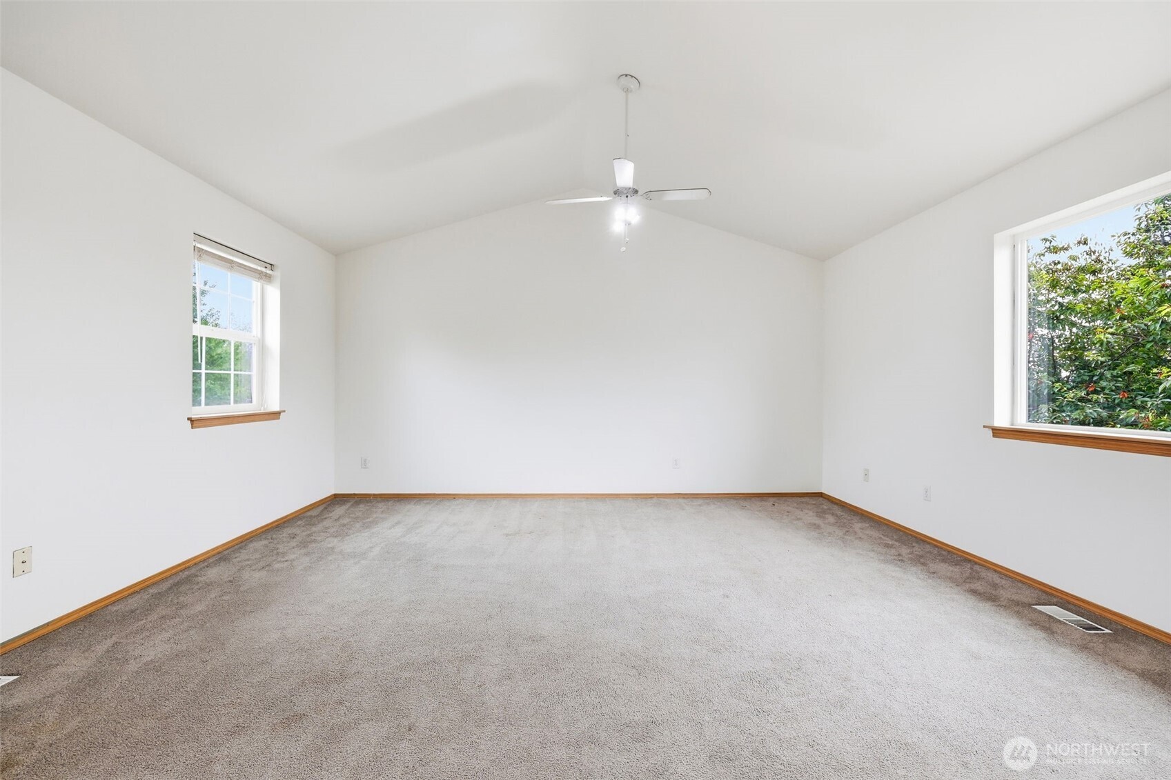 263 Hamilton Court Property Photo 26