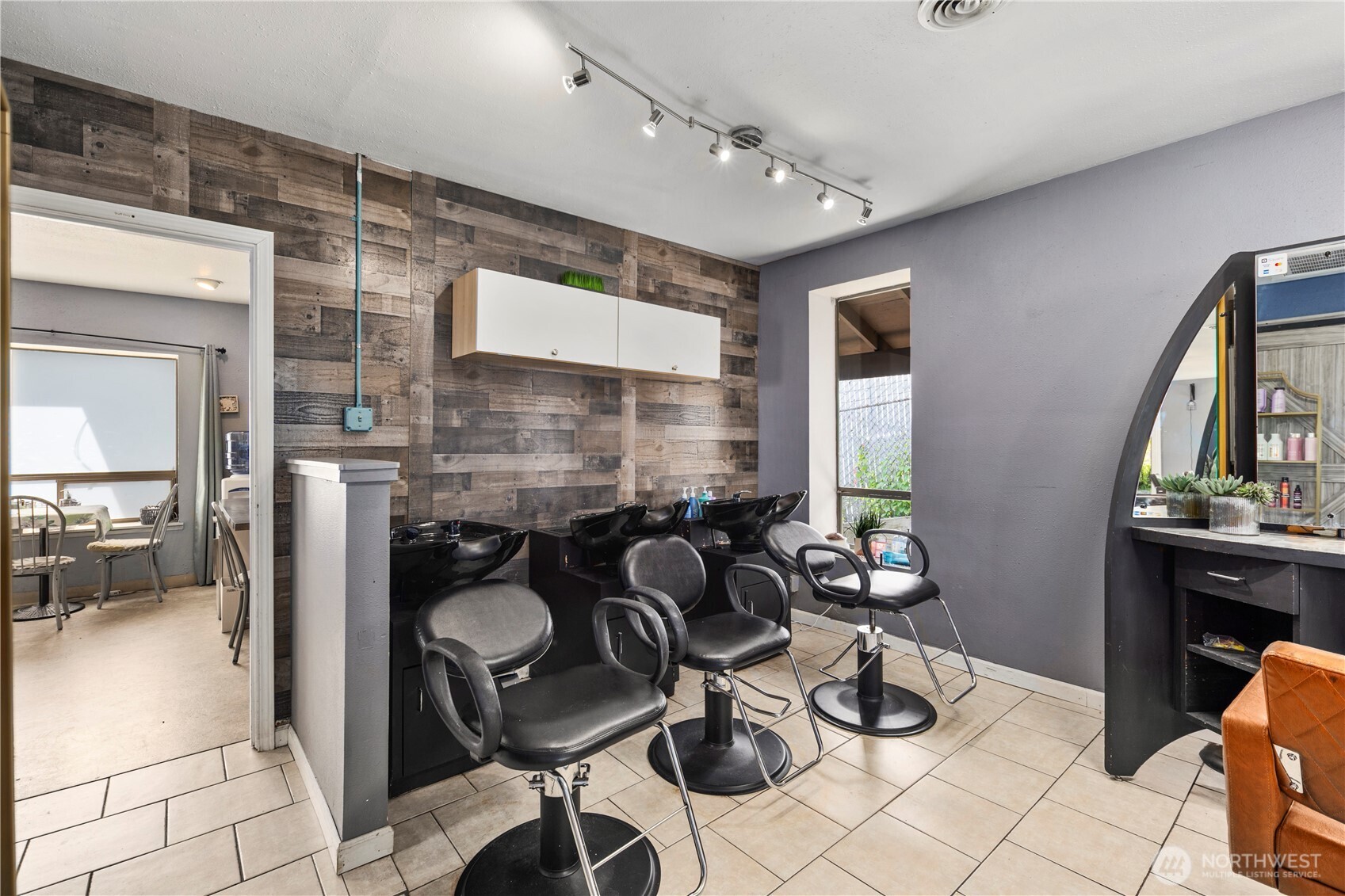 7439 Beverly Boulevard Property Photo 10