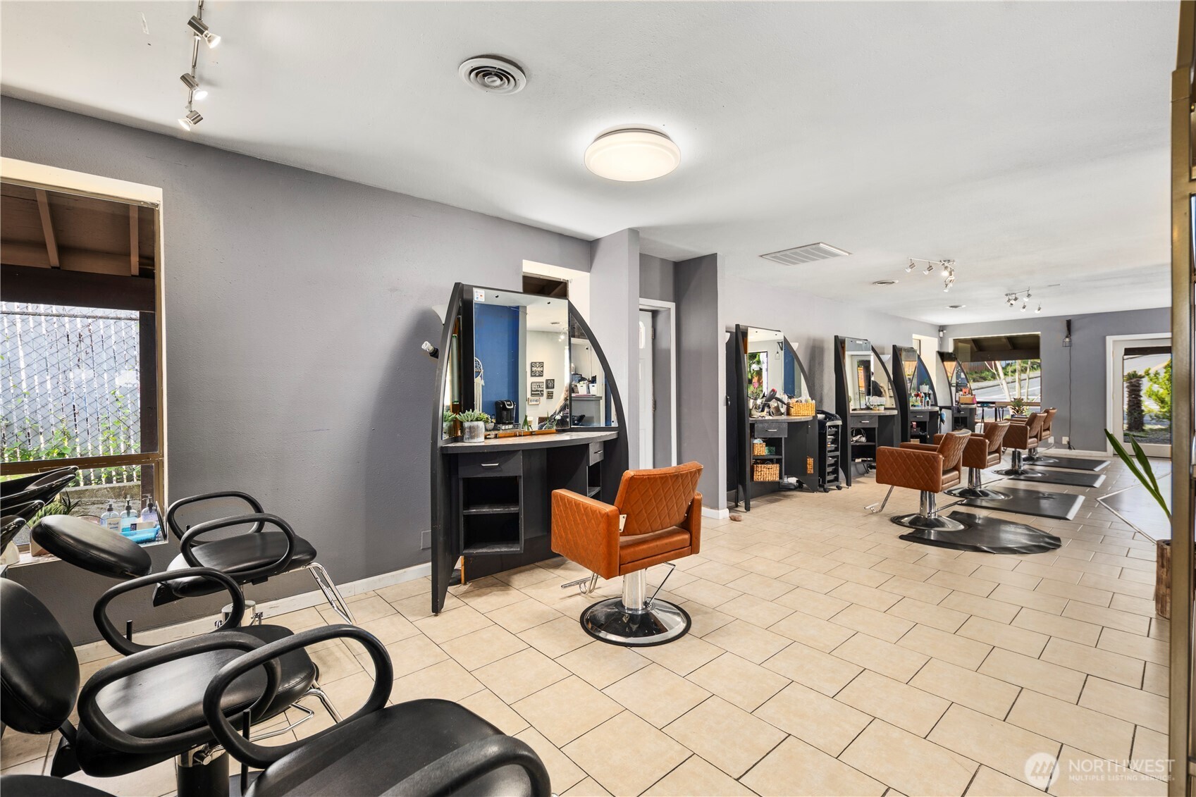 7439 Beverly Boulevard Property Photo 11
