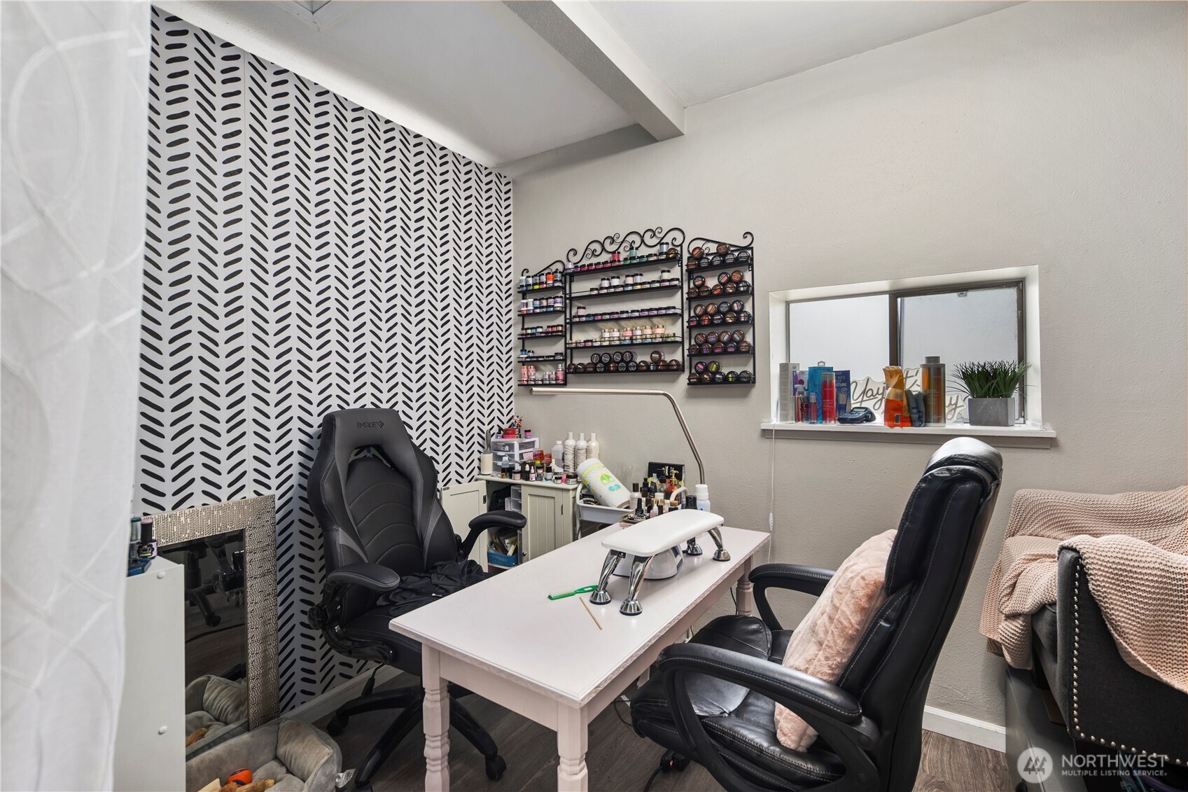 7439 Beverly Boulevard Property Photo 17