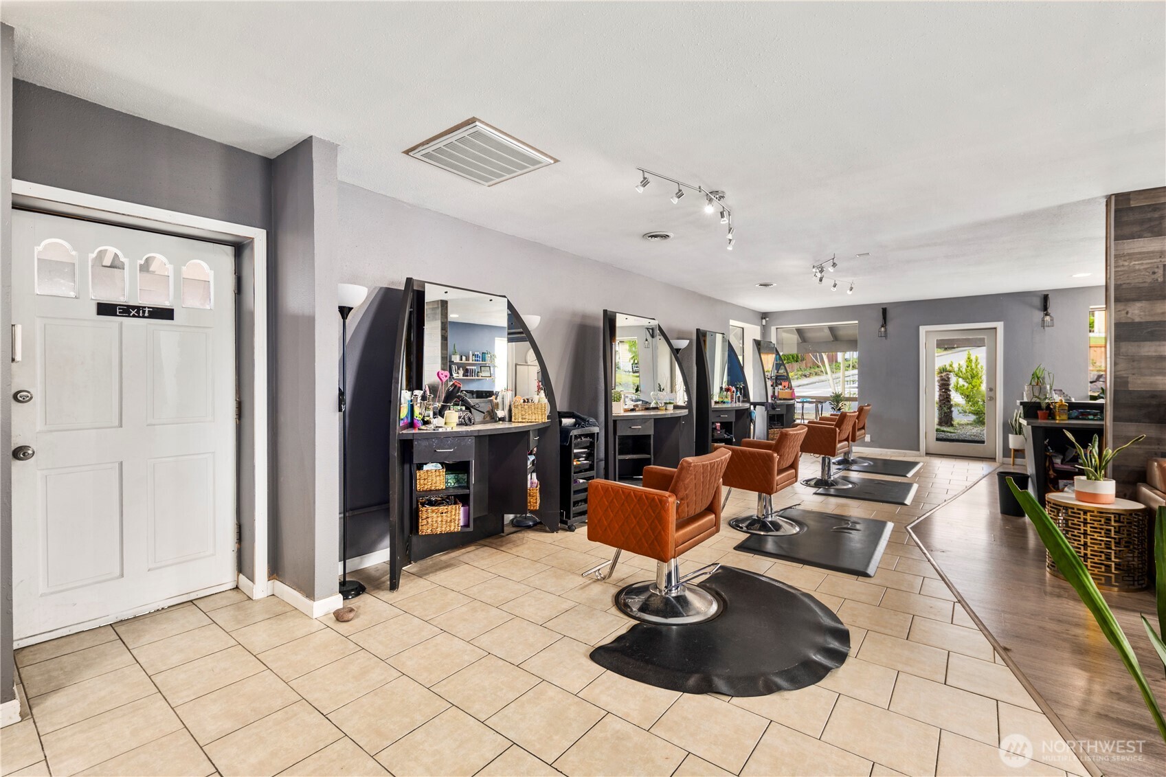 7439 Beverly Boulevard Property Photo 18