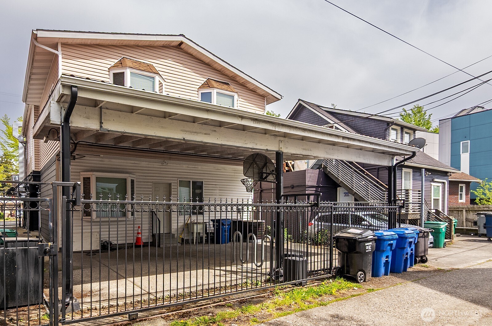 3015 Beacon Avenue Property Photo 5