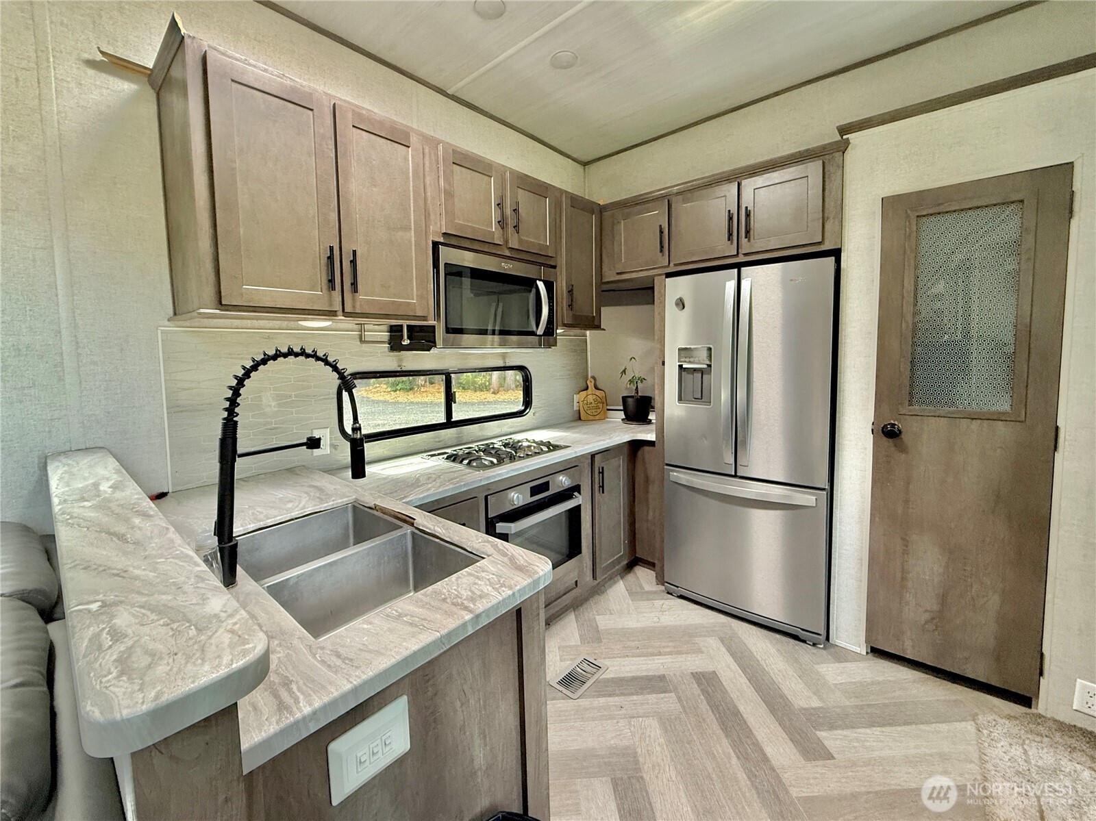 151 E Horine Way Property Photo 10