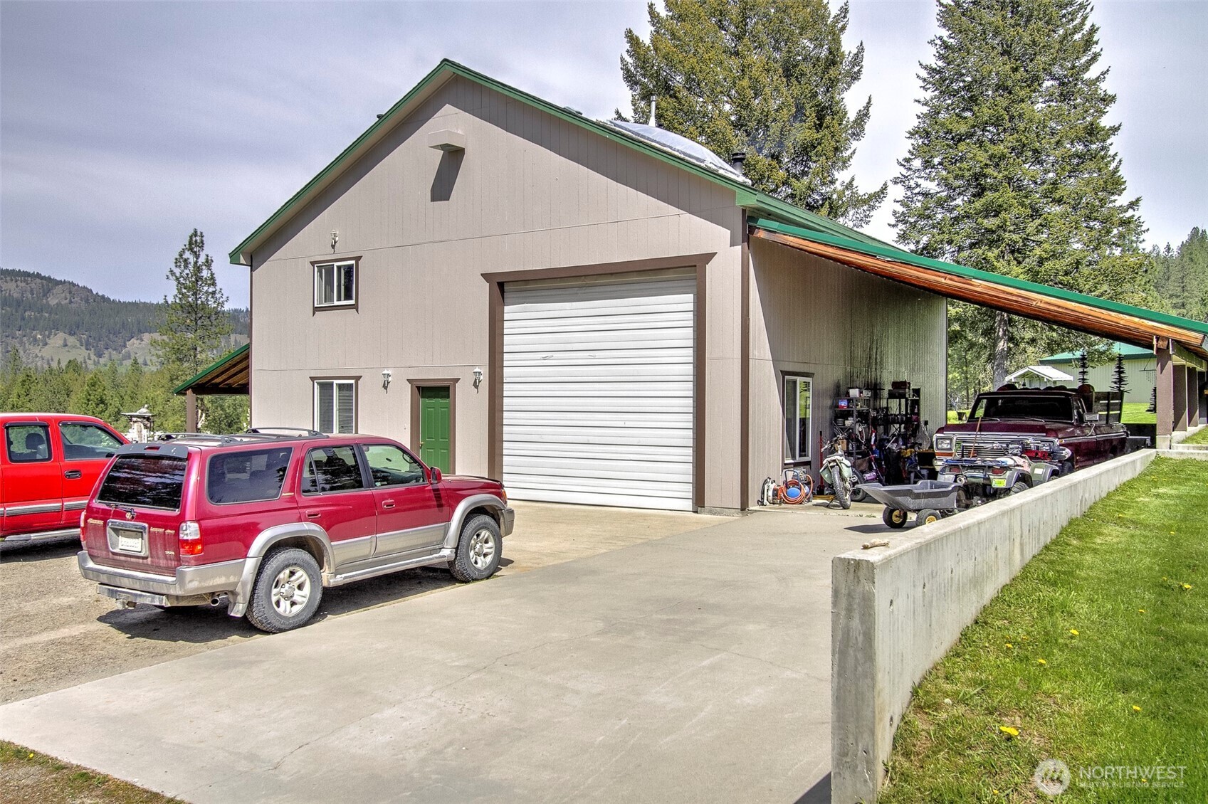6731 River Way Property Photo 5