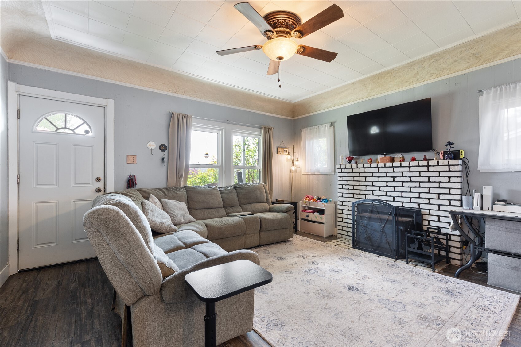 210 Rosewood Street Property Photo 8