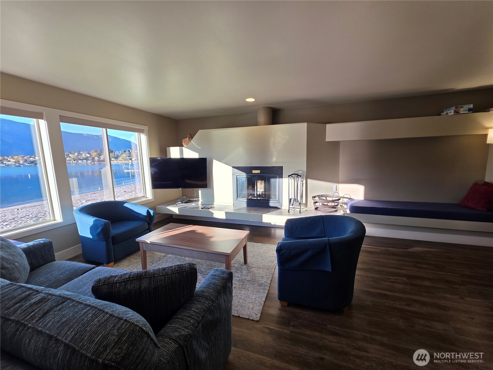 1 Lakeside 714-i Property Photo 5