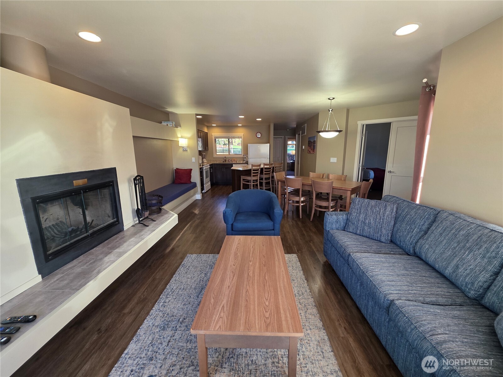 1 Lakeside 714-i Property Photo 7