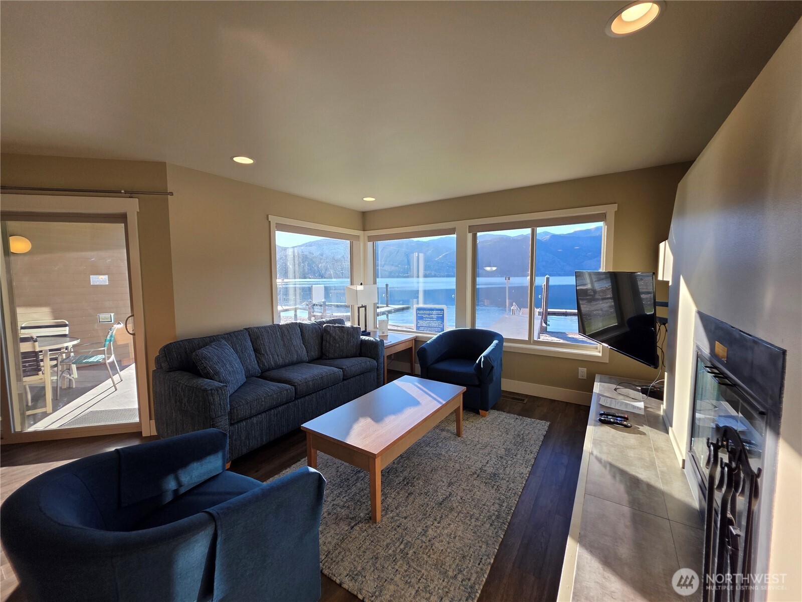 1 Lakeside 714-i Property Photo 8