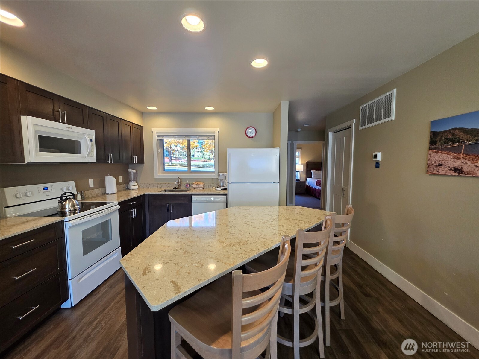 1 Lakeside 714-i Property Photo 9