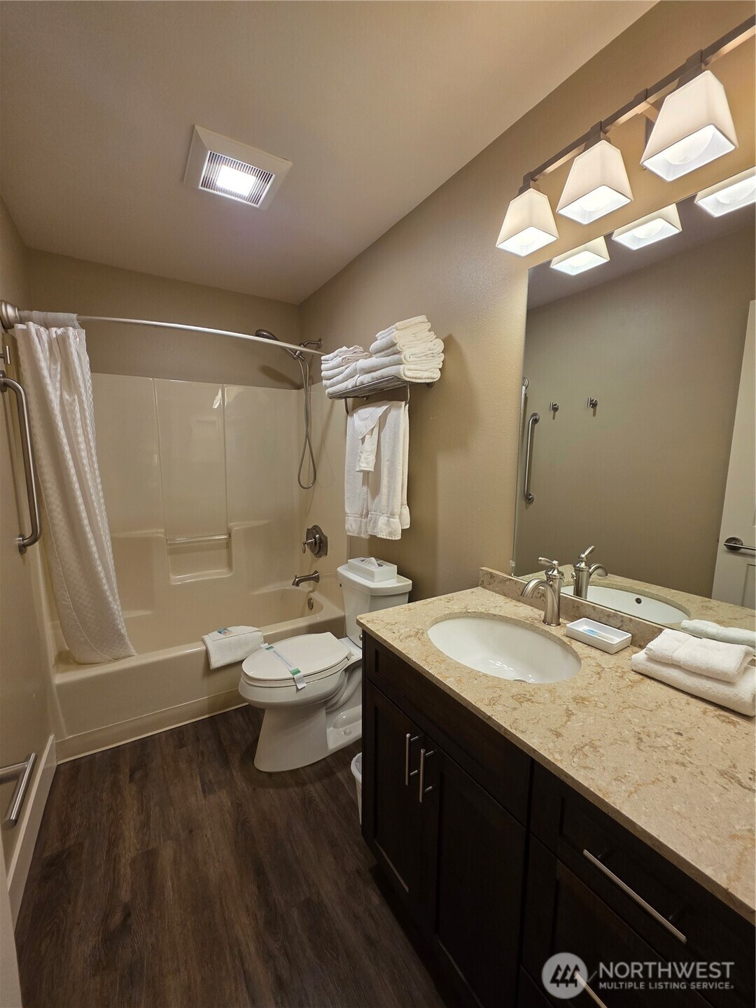 1 Lakeside 714-i Property Photo 11