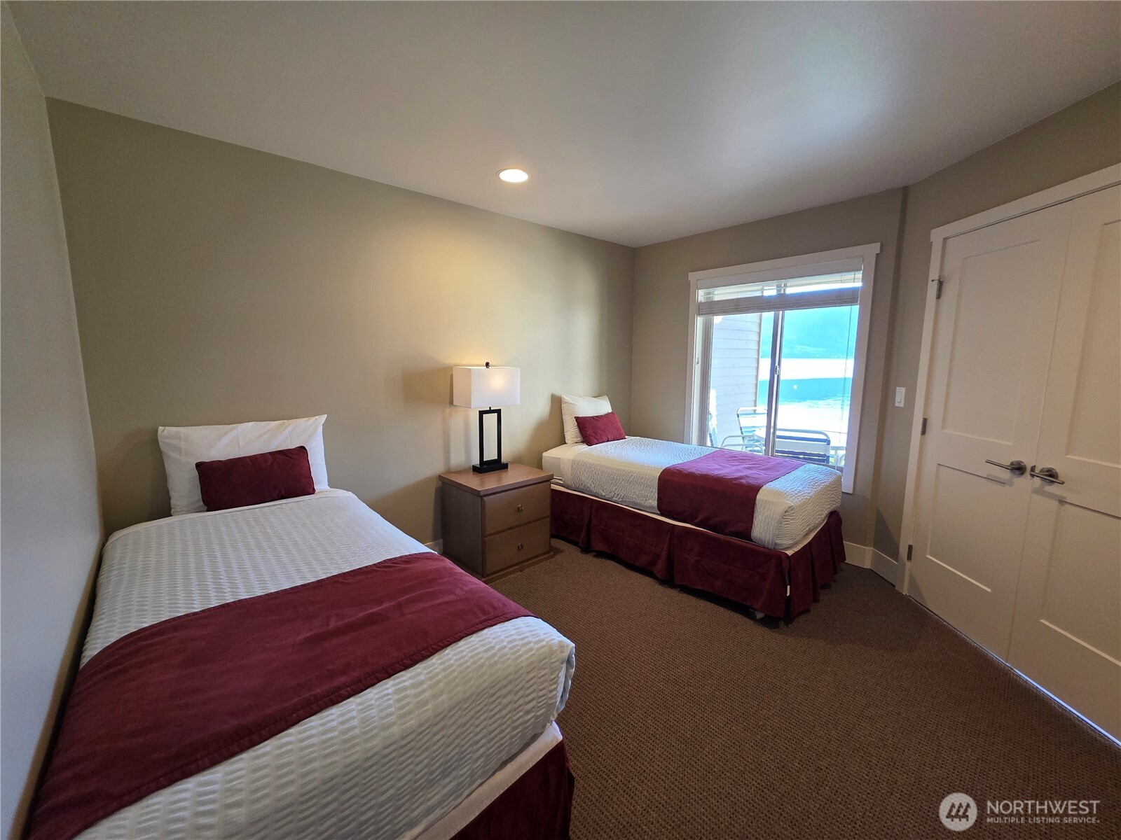 1 Lakeside 714-i Property Photo 12