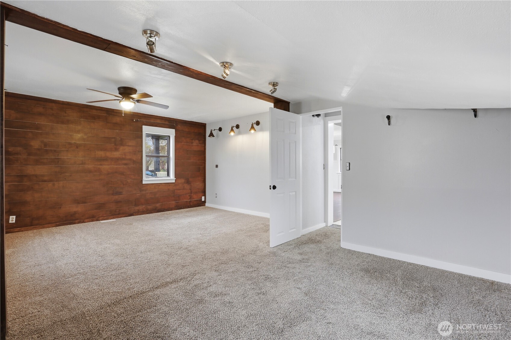 4807 N Howard Street Property Photo 16