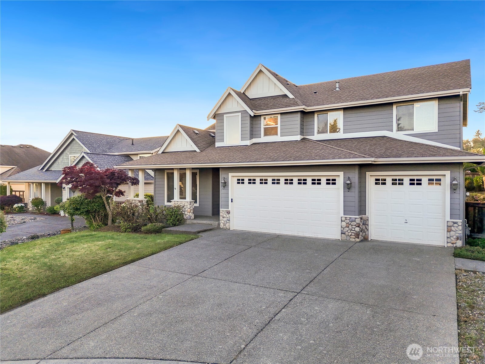 1818 Beacon Court Property Photo 2
