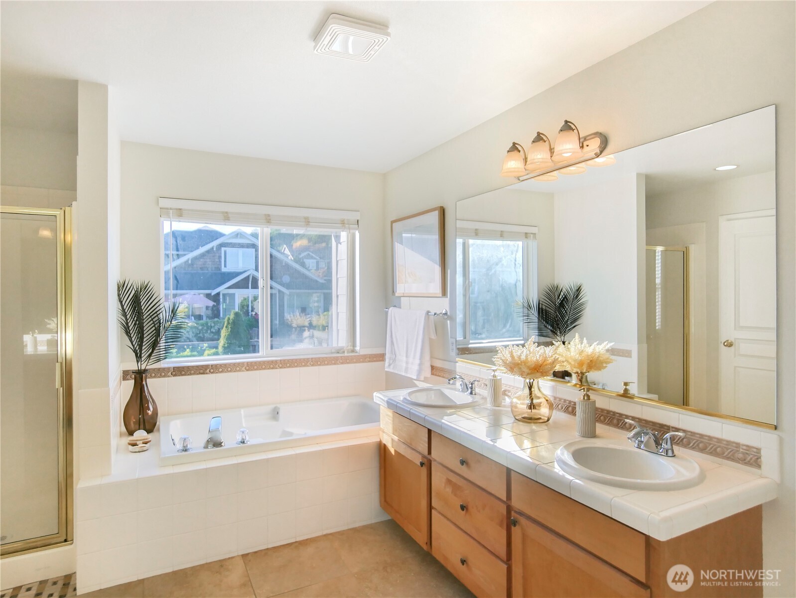 1818 Beacon Court Property Photo 23