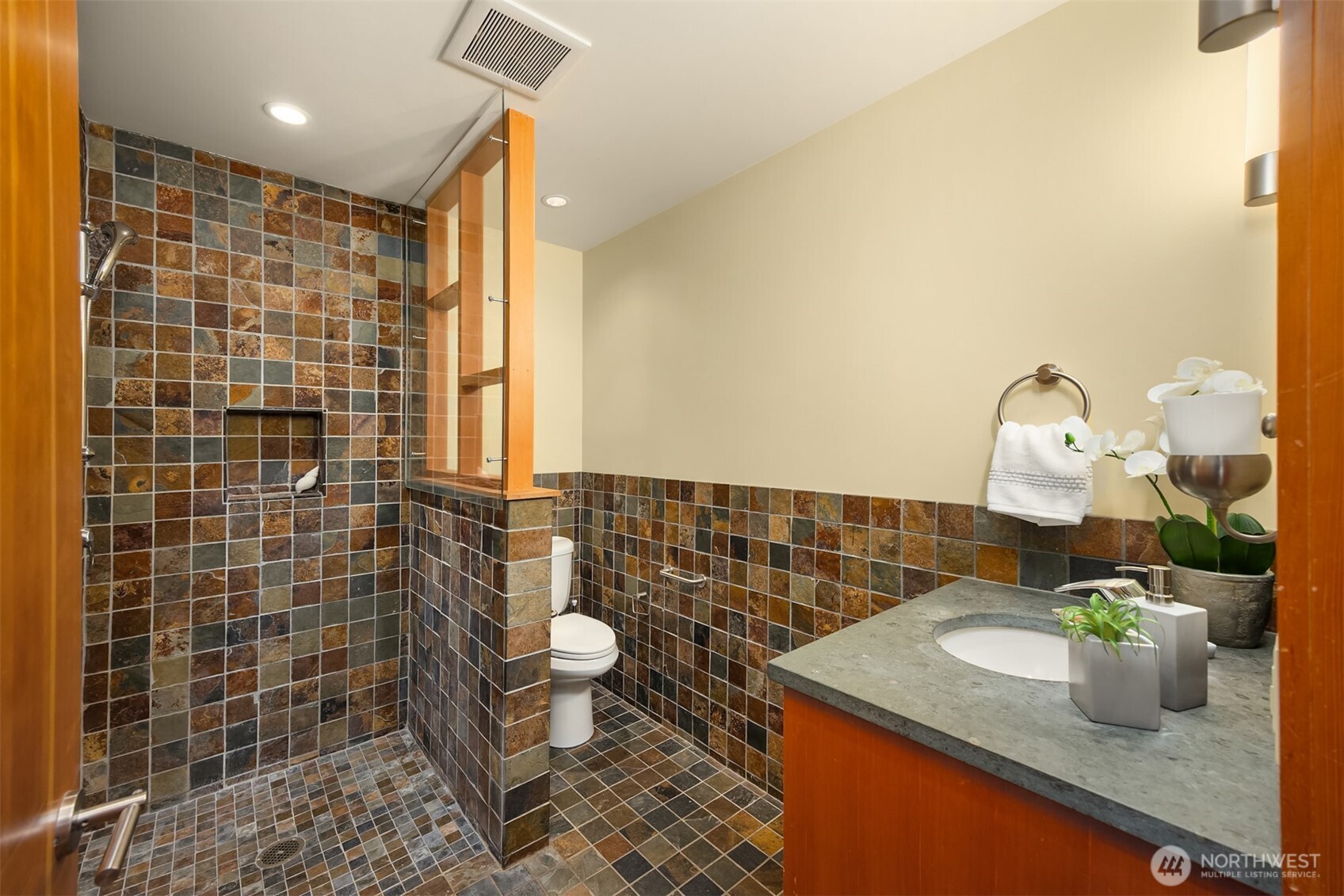 10403 Ne Seaborn Road Property Photo 33