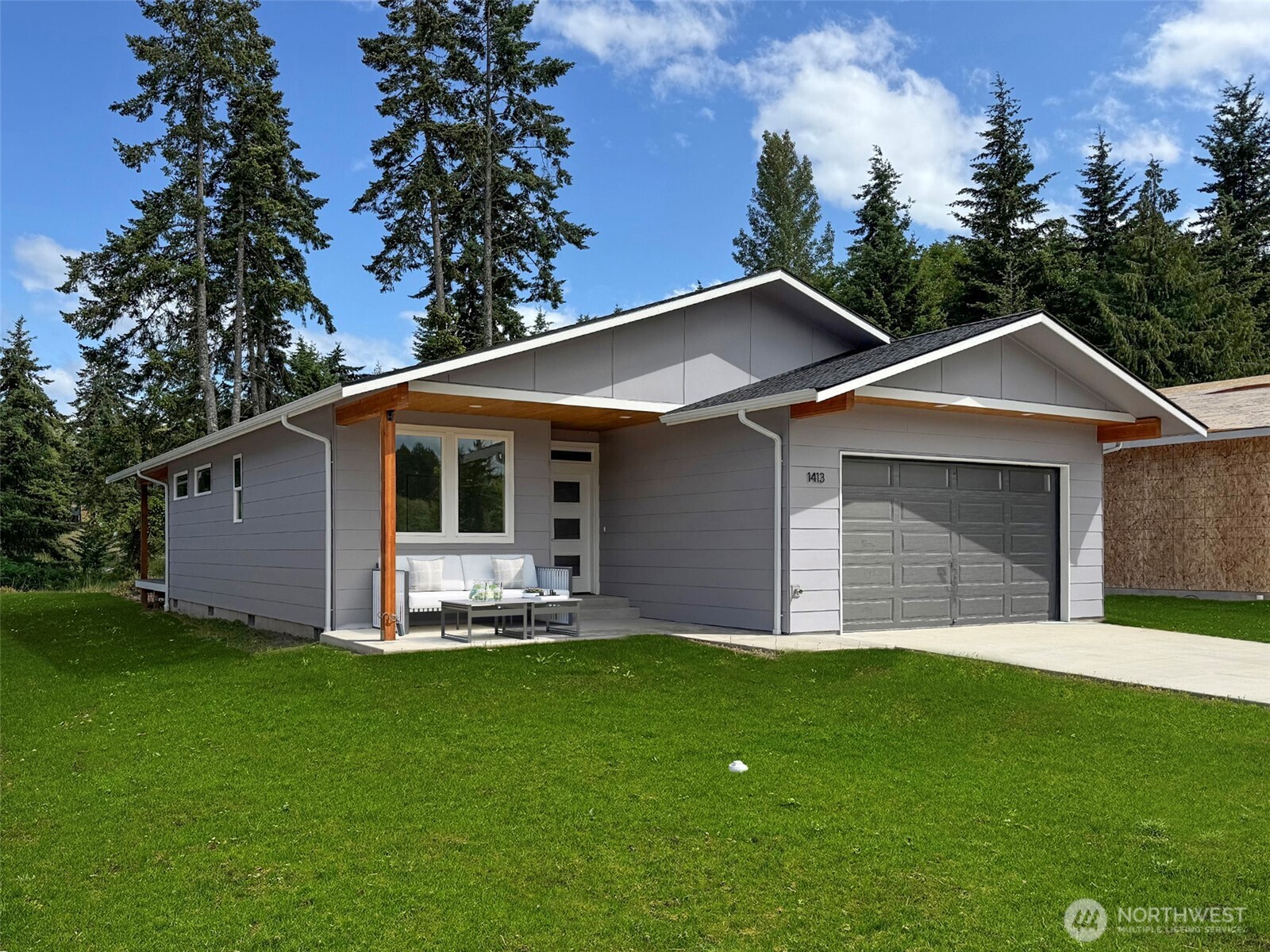 1413 Discovery Loop Property Photo 1