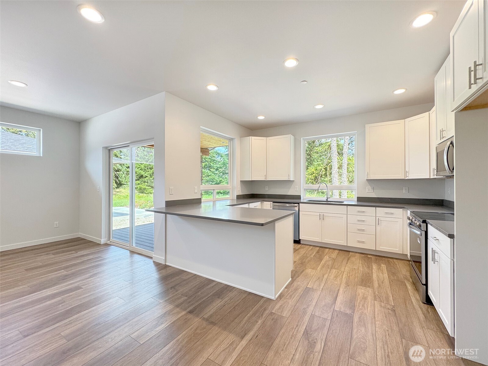 1413 Discovery Loop Property Photo 11