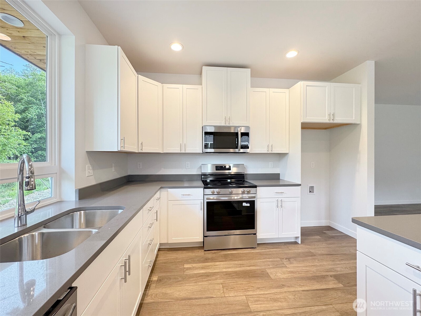 1413 Discovery Loop Property Photo 15
