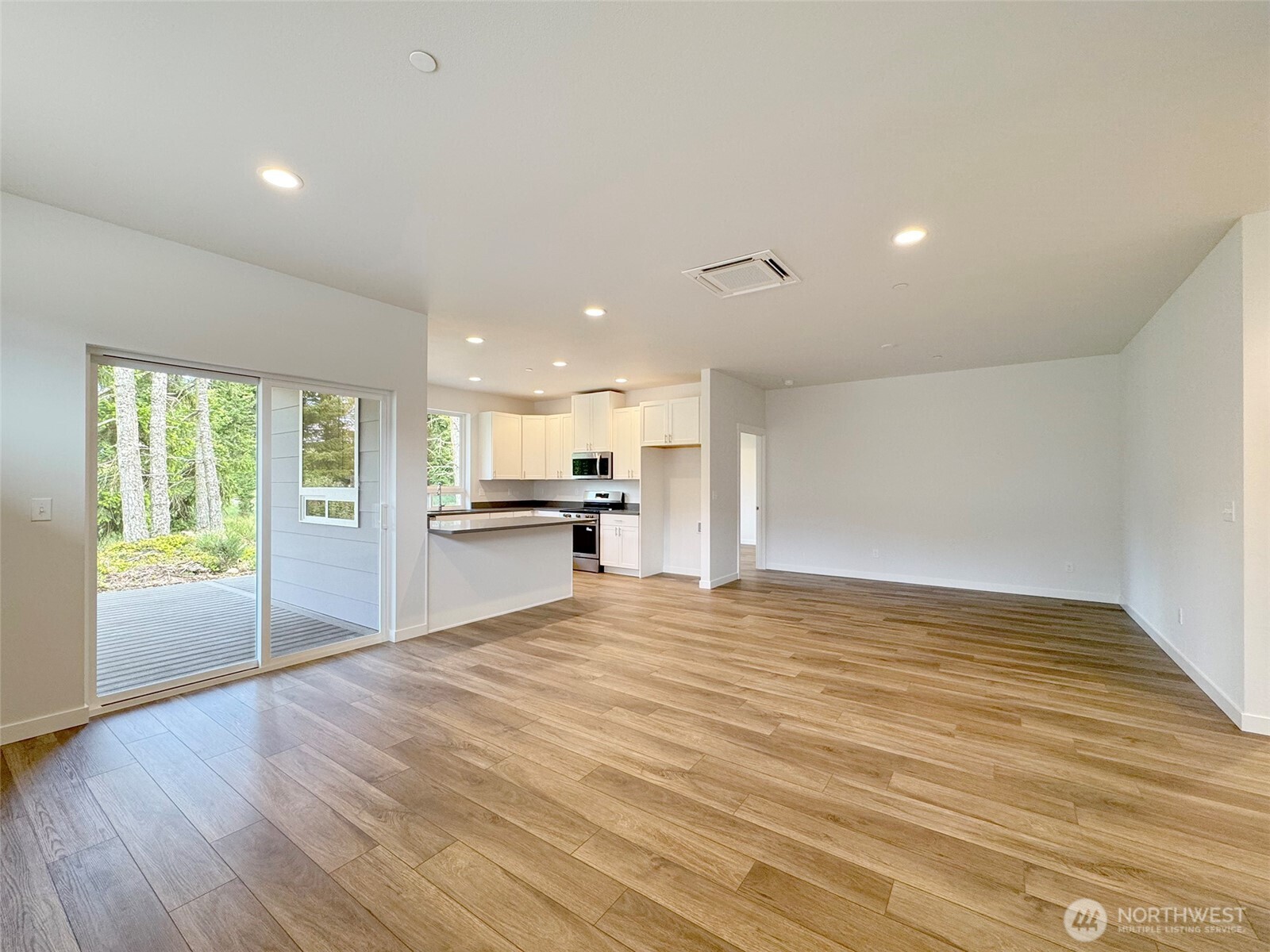 1413 Discovery Loop Property Photo 17