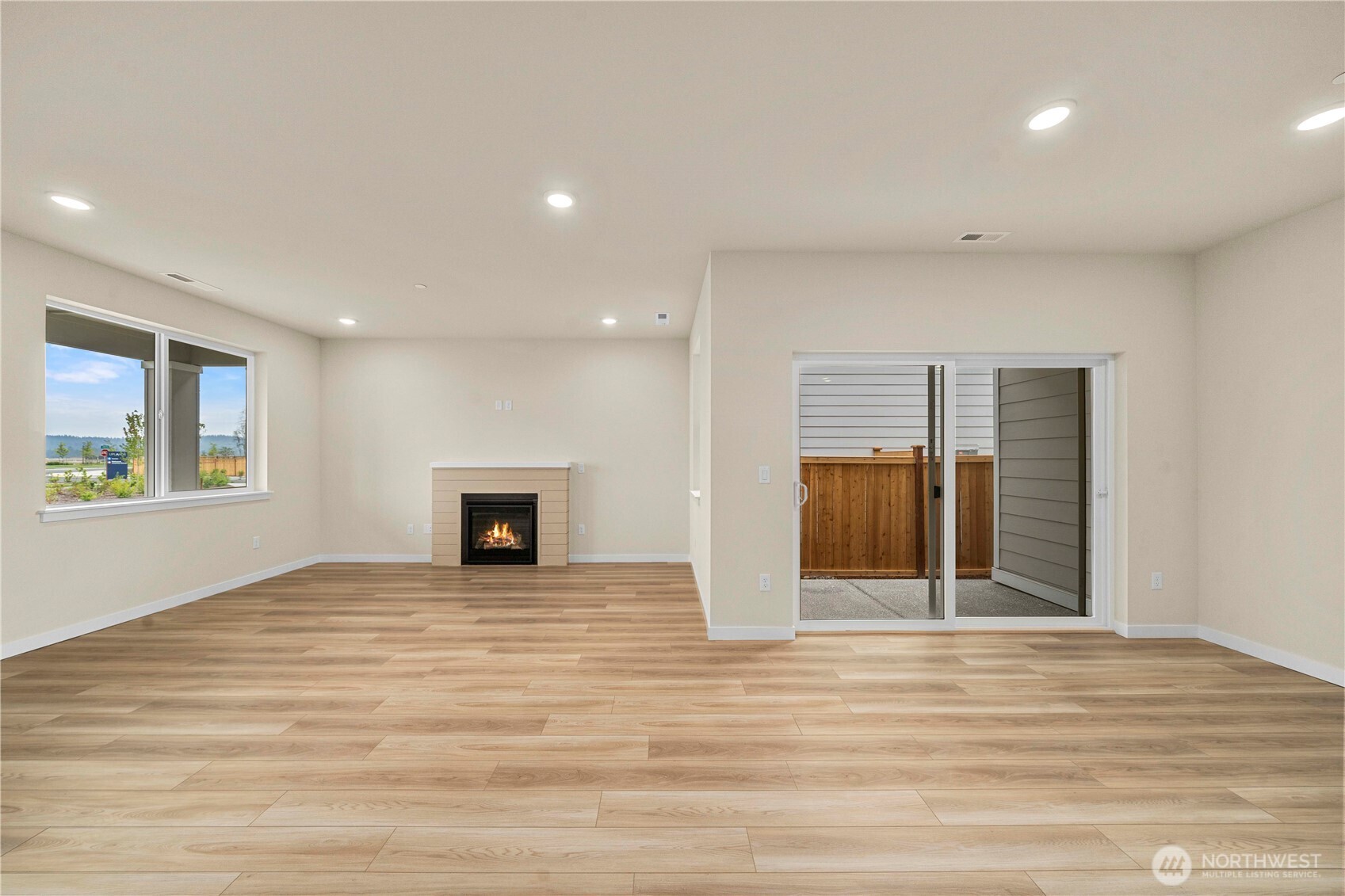 2125 Maple Street Property Photo 5
