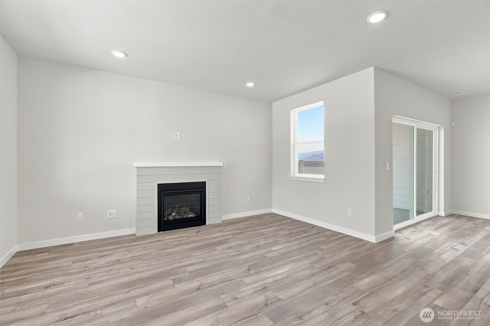 2125 Maple Street Property Photo 5