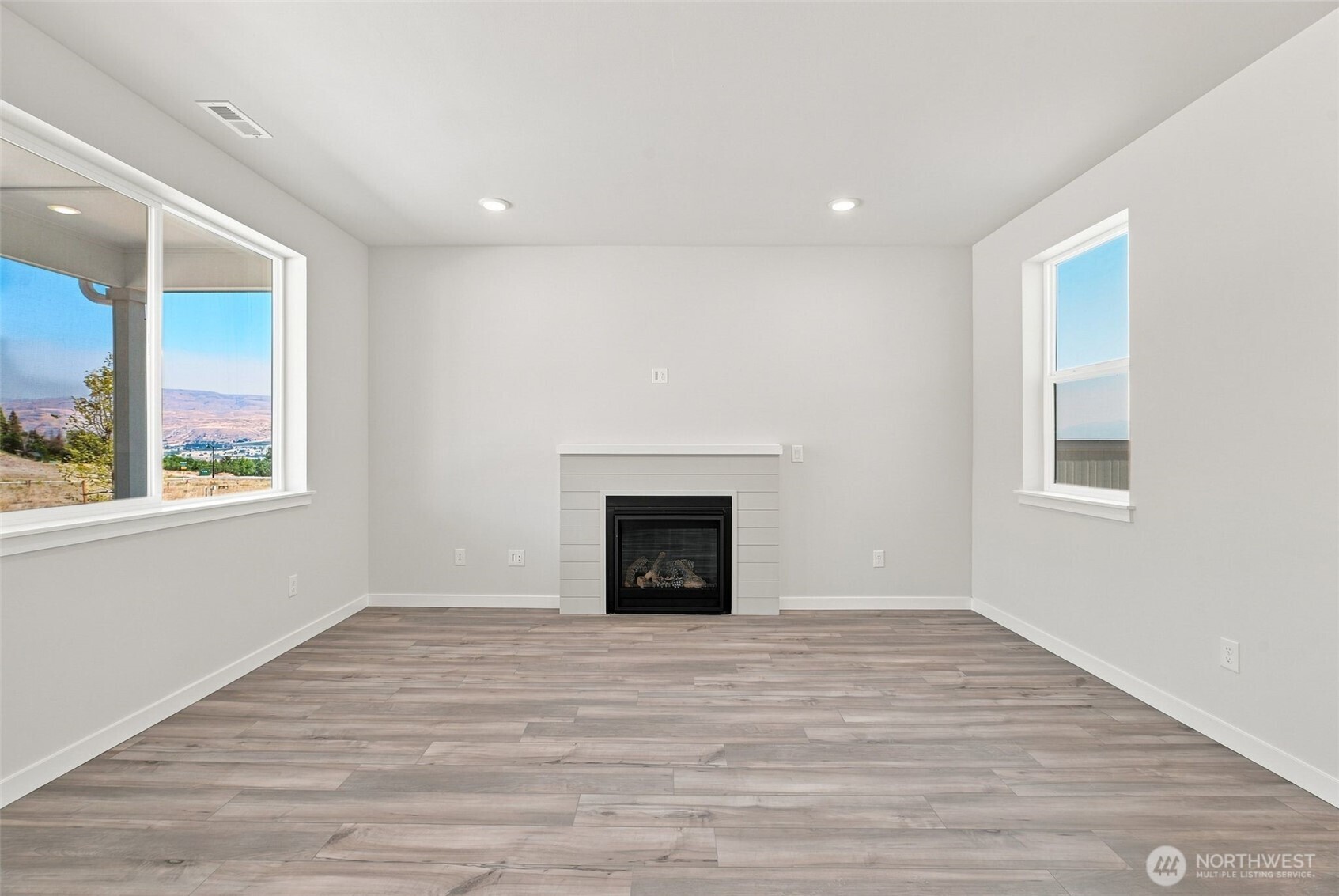 2125 Maple Street Property Photo 6