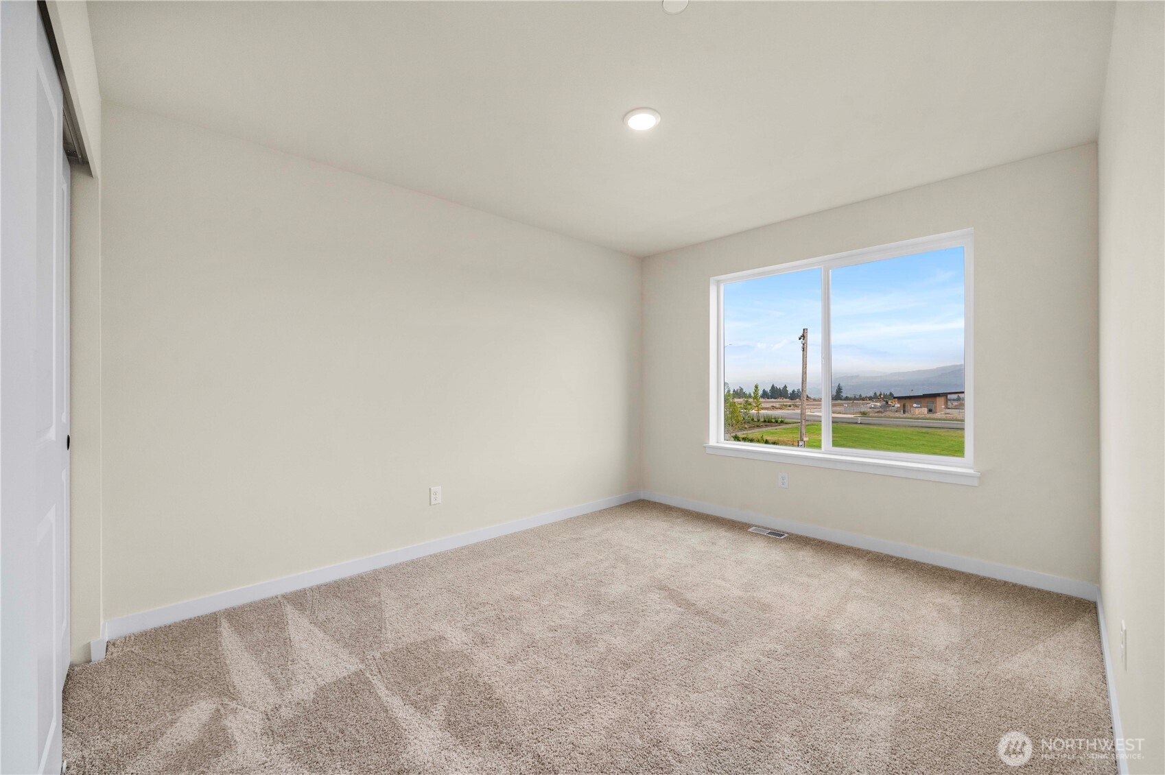2125 Maple Street Property Photo 7