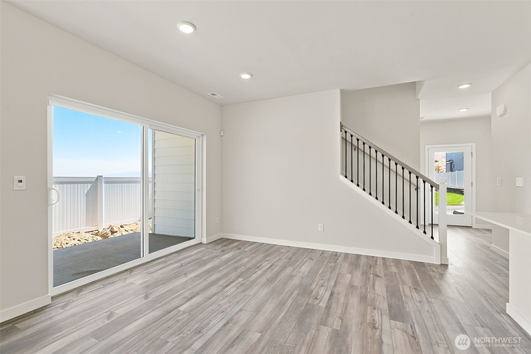 2125 Maple Street Property Photo 10