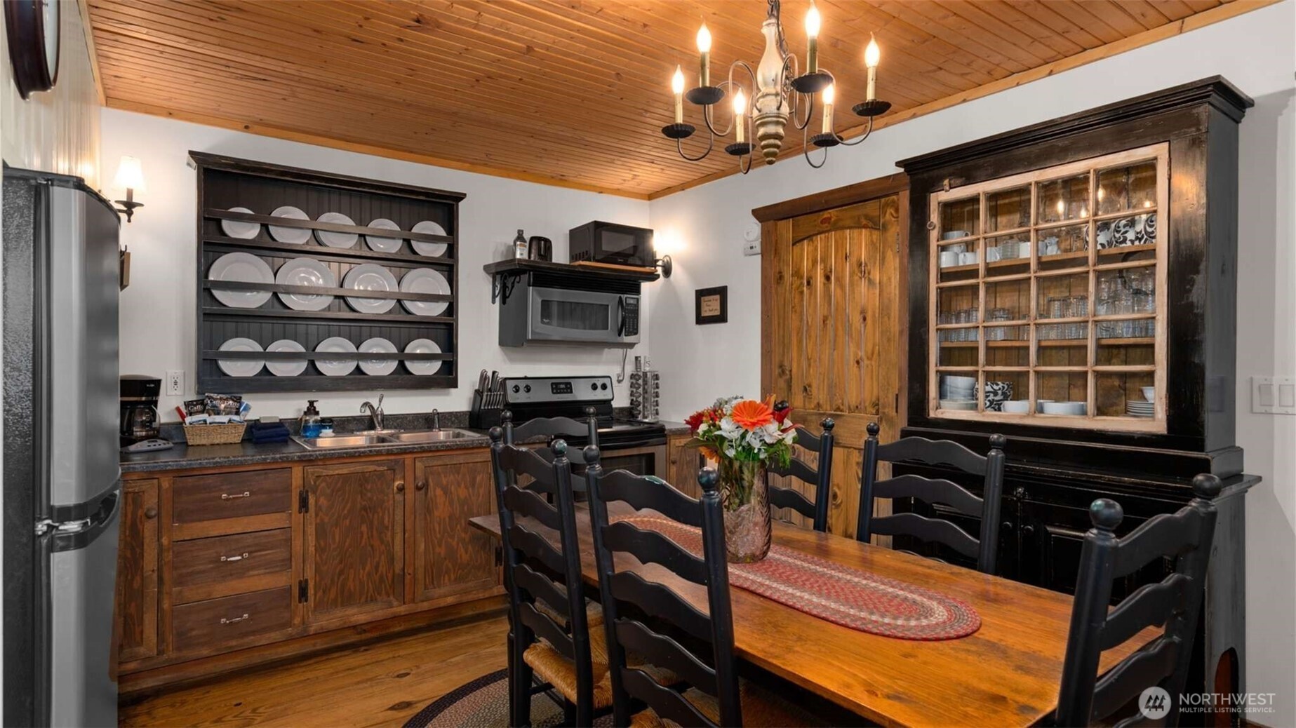 21404 Stirrup Road Property Photo 3