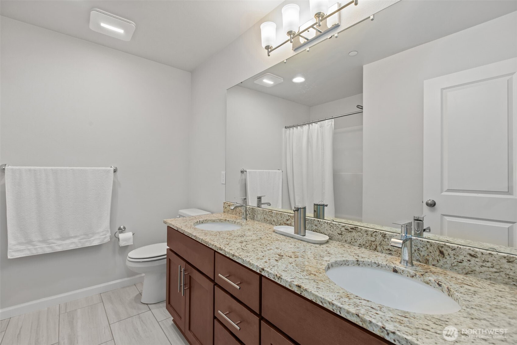 8226 S 132nd Street Property Photo 15