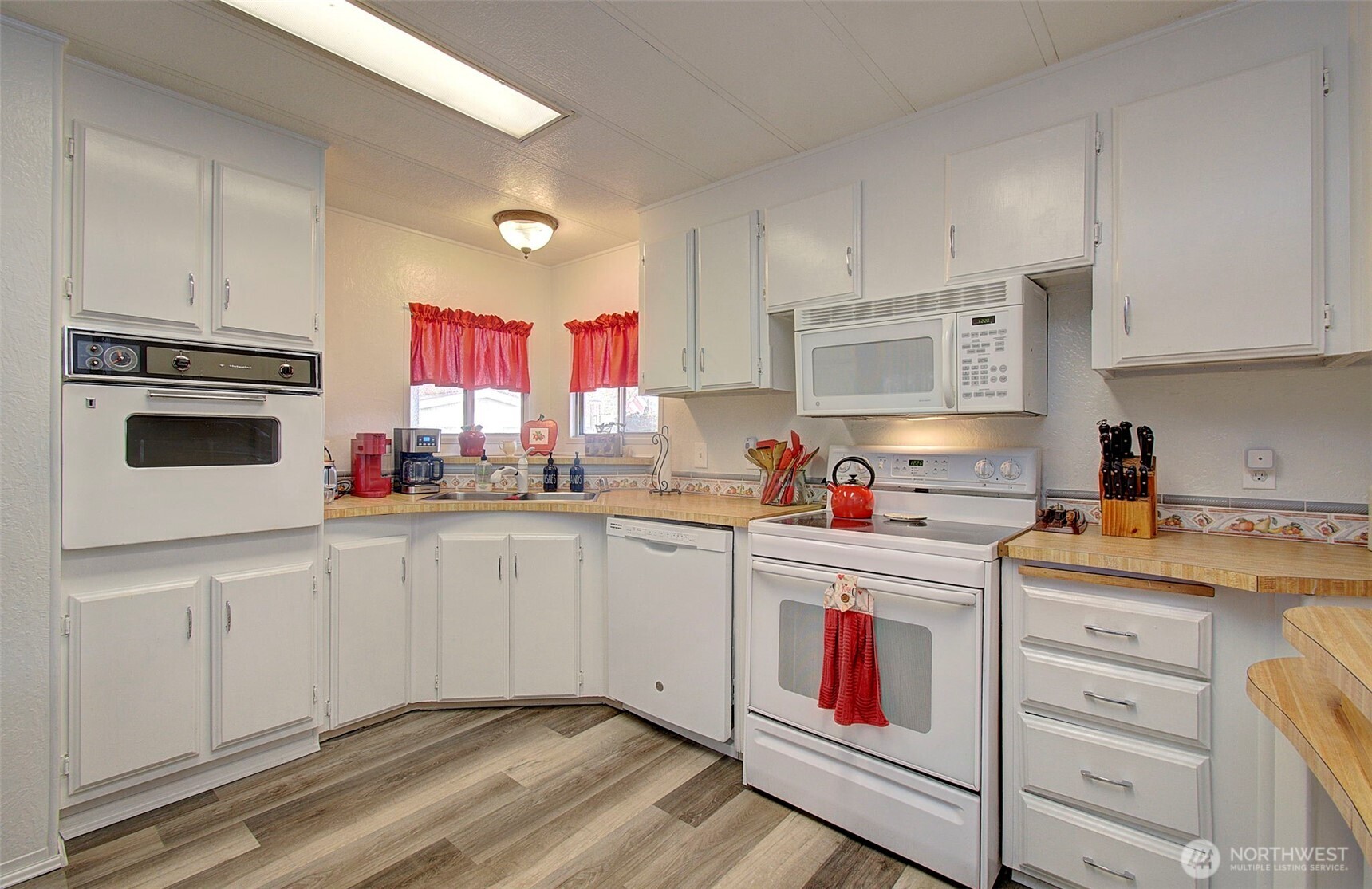 2424 Nightingale Lane Property Photo 8