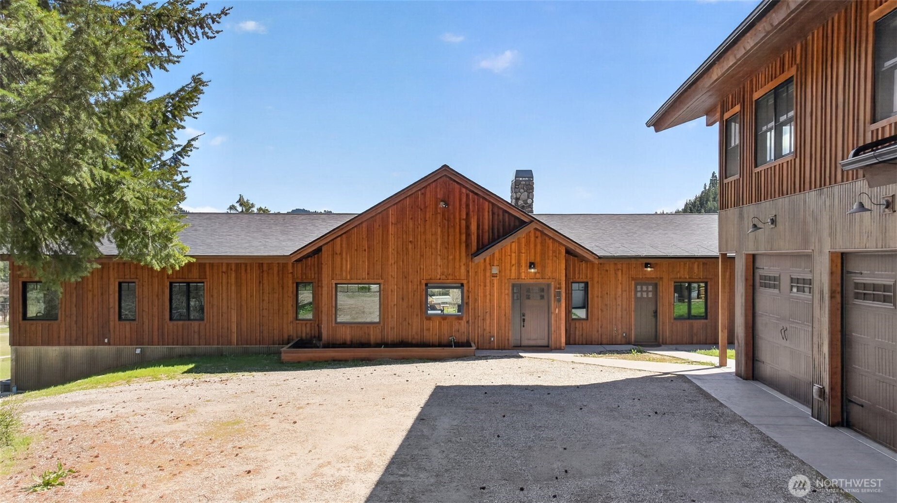215 Lois Lane Property Photo 4
