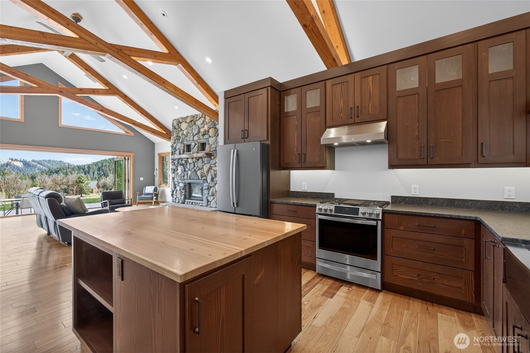 215 Lois Lane Property Photo 10
