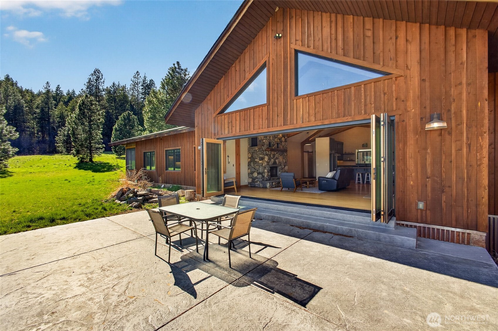 215 Lois Lane Property Photo 12