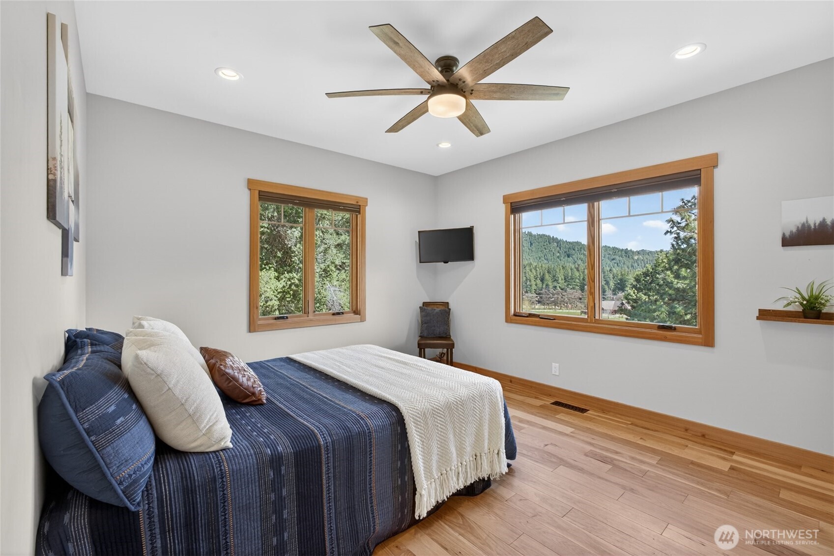 215 Lois Lane Property Photo 14