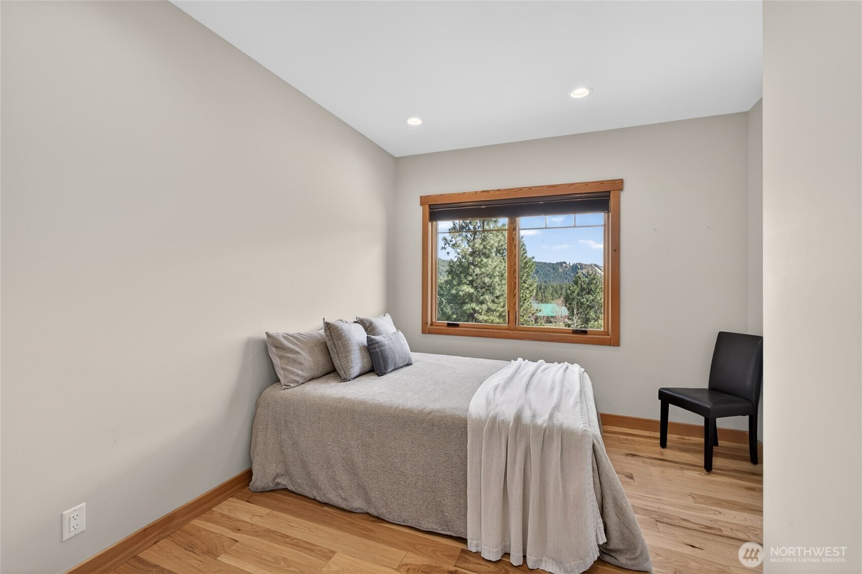 215 Lois Lane Property Photo 19