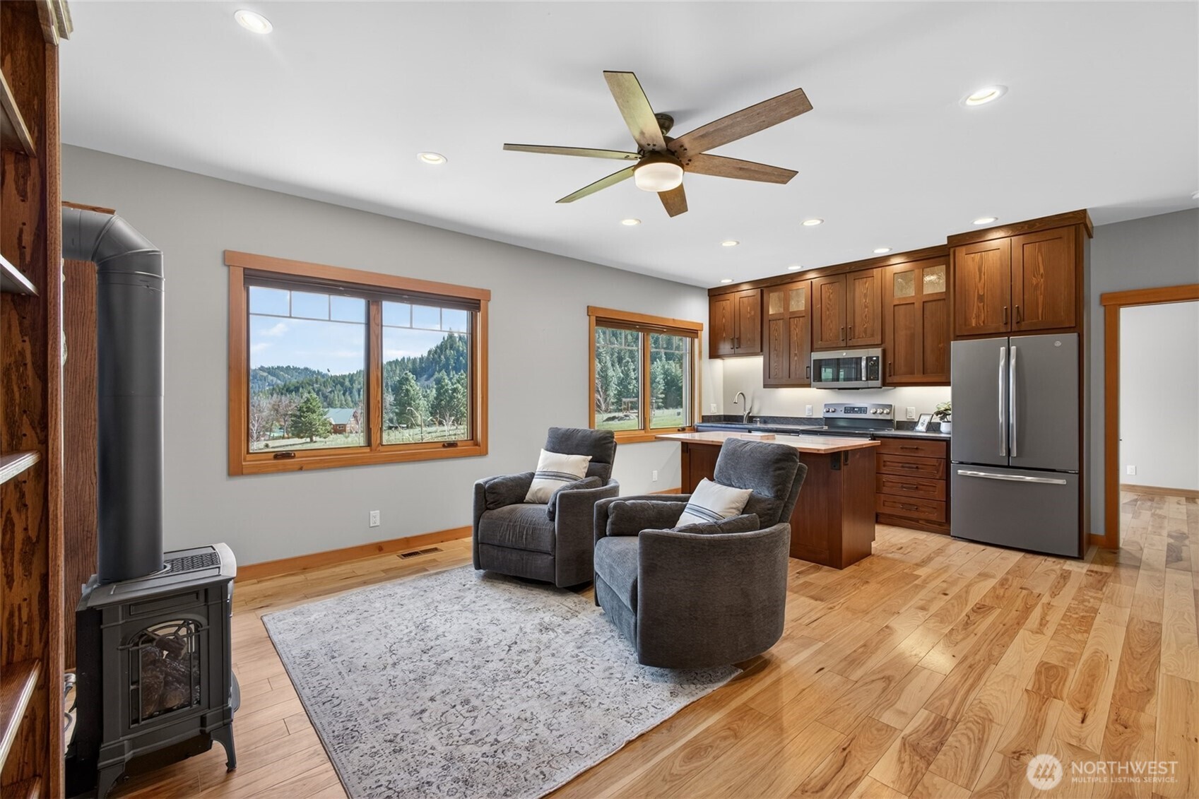215 Lois Lane Property Photo 22