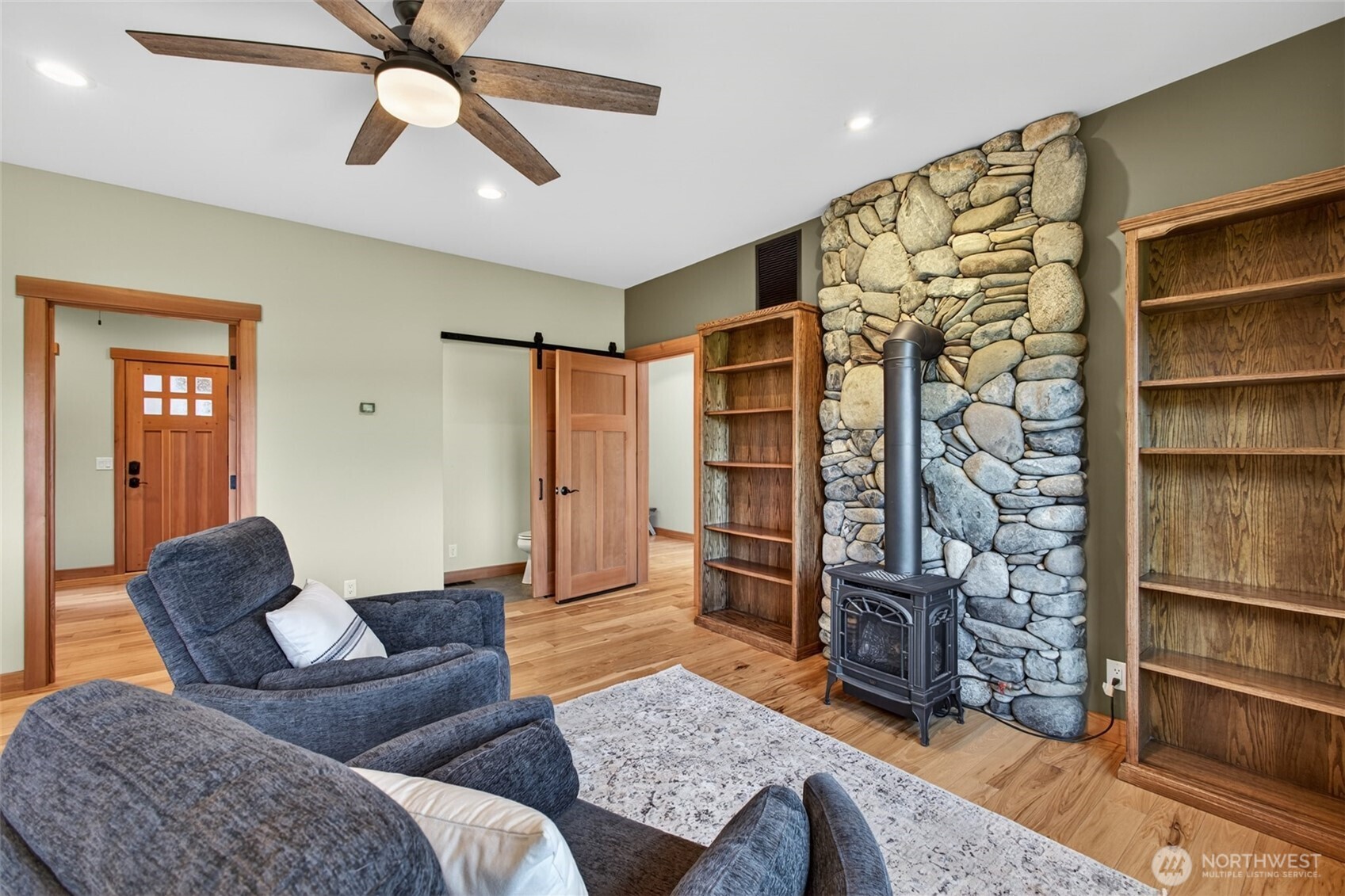 215 Lois Lane Property Photo 23