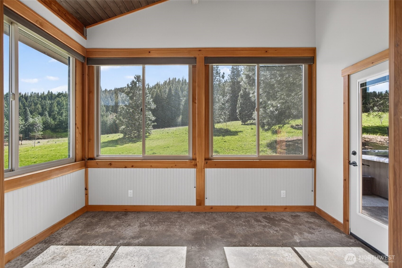 215 Lois Lane Property Photo 27