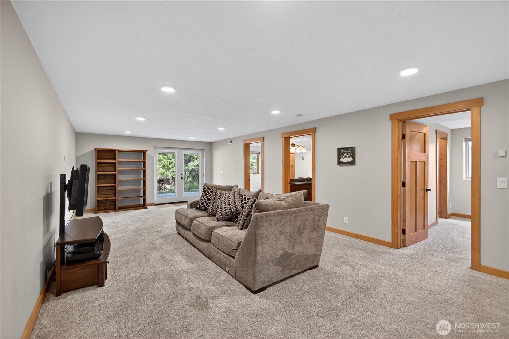 215 Lois Lane Property Photo 30