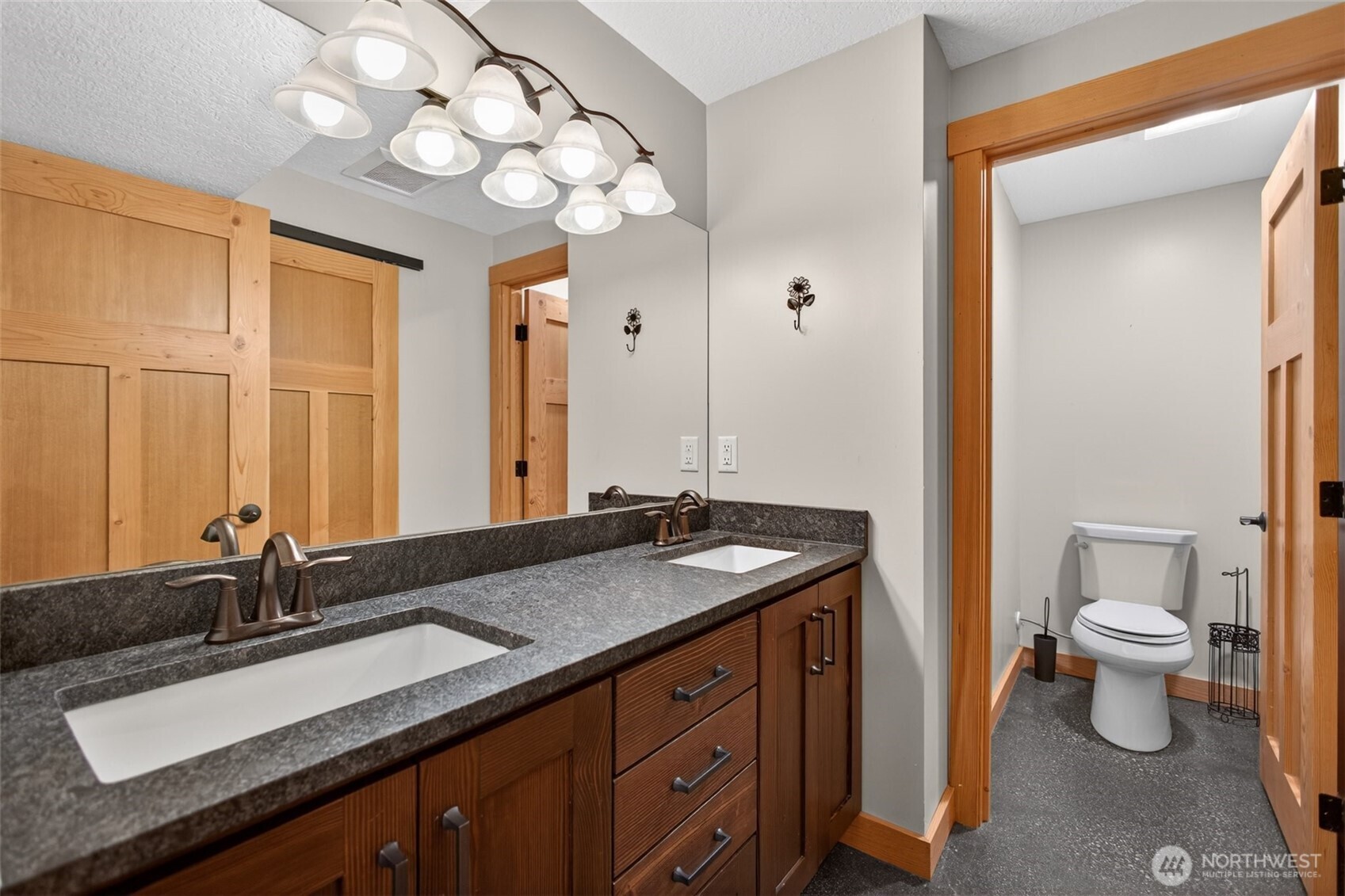 215 Lois Lane Property Photo 32